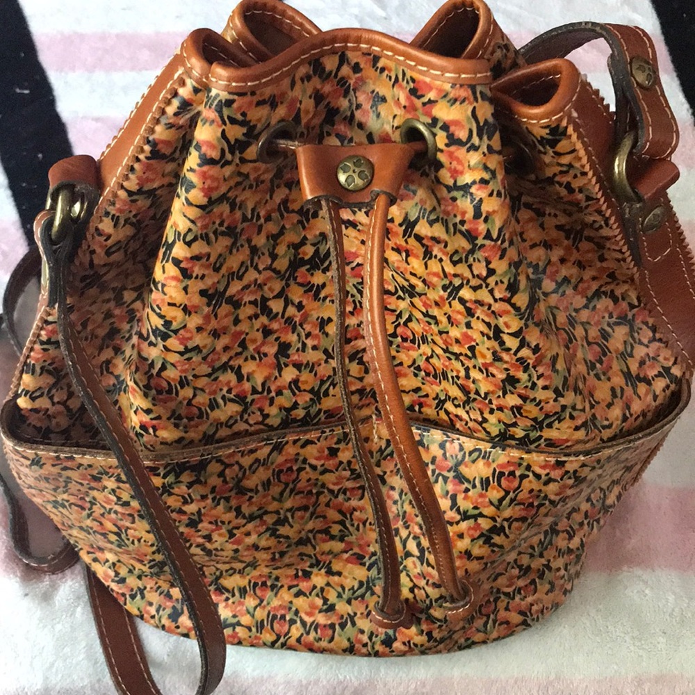 GUC Patricia Nash Handbag